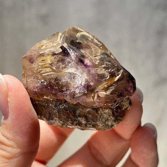 ジンバブエ産【シャンガーンアメジスト】母岩付き スケルタル（骸晶水晶）虹あり｜ファントム 鉱物 天然石 パワーストーン