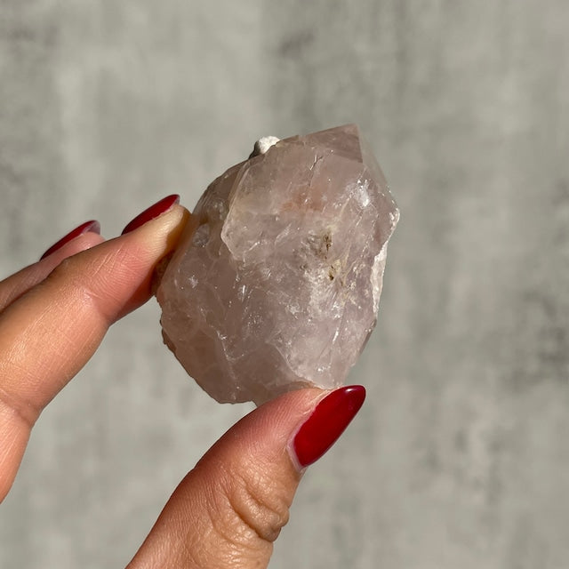 ブラジル・バイーア州ジャコビナ産【ピンキッシュアメジスト - Pink Amethyst】鉱物 天然石 パワーストーン