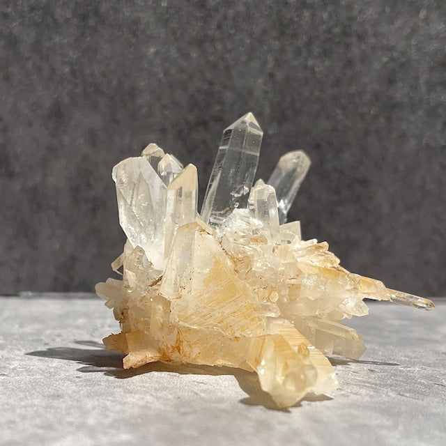 ネパール・ダーディン産 ゴールデンヒーラークォーツ クラスター｜ヒマラヤ水晶