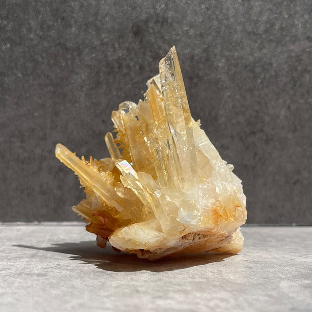ネパール・ダーディン産 ゴールデンヒーラークォーツ クラスター｜ヒマラヤ水晶｜イリデッセンス強