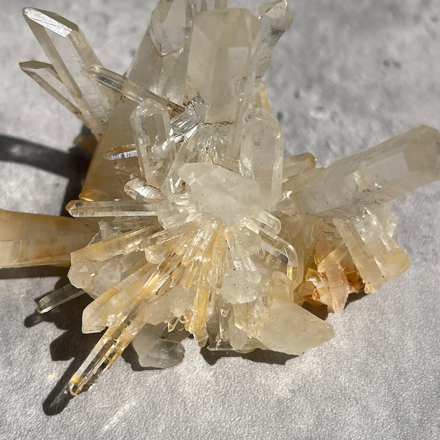 ネパール・ダーディン産 ゴールデンヒーラークォーツ クラスター｜ヒマラヤ水晶