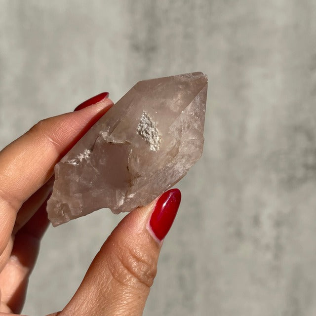 ブラジル・バイーア州ジャコビナ産【ピンキッシュアメジスト - Pink Amethyst】鉱物 天然石 パワーストーン