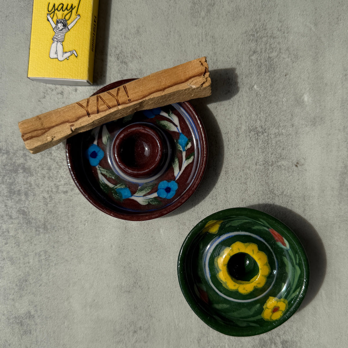 インド・ジャイプール 陶器のお香立て｜花柄 インセンスホルダー ブラウン・グリーン