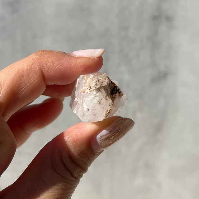 ナミビア産【クリアクォーツ（水晶）タビー】虹あり｜鉱物 天然石 パワーストーン