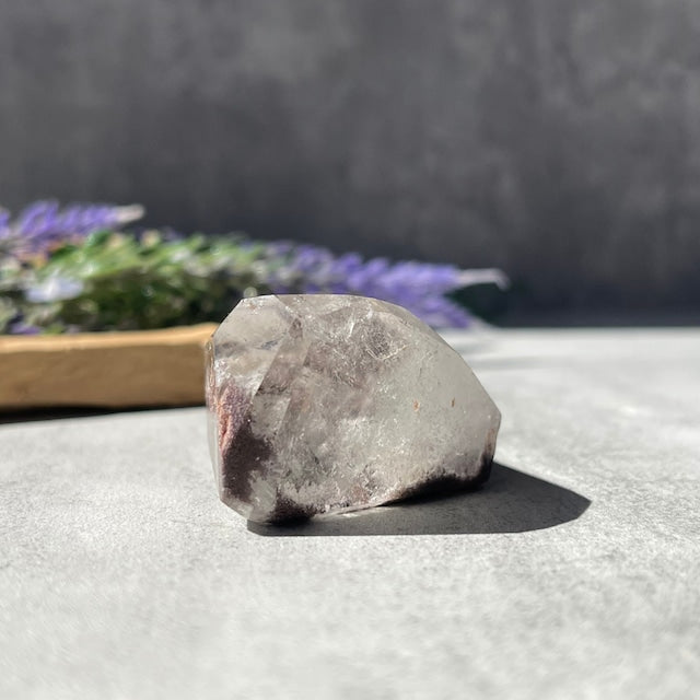 《虹あり》ブラジル・ミナスジェライス州ゼッカデソーザ産【ガーデンクォーツ（庭園水晶）】フリーフォーム  鉱物 天然石 パワーストーン