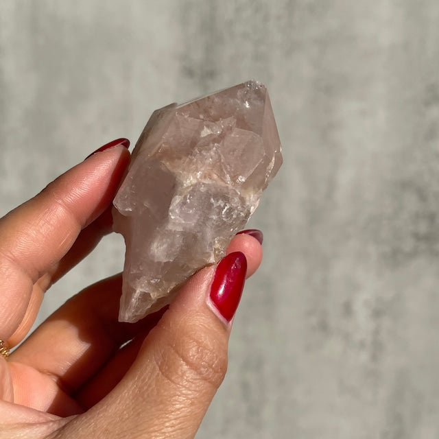 ブラジル・バイーア州ジャコビナ産【ピンキッシュアメジスト - Pink Amethyst】鉱物 天然石 パワーストーン