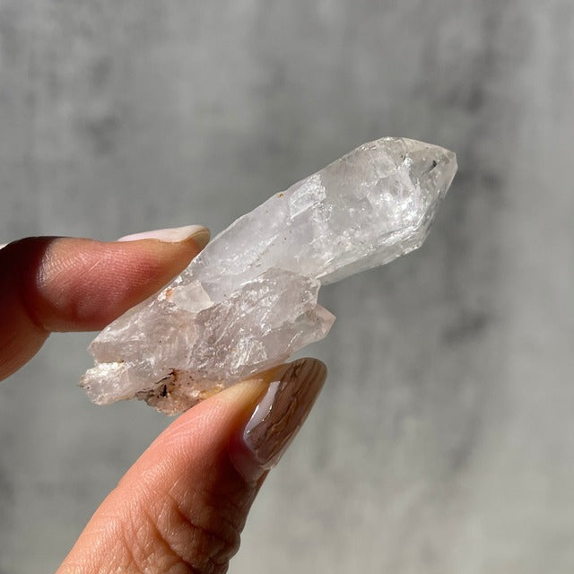 ナミビア産【クリアクォーツ（水晶）タビー】虹あり｜鉱物 天然石 パワーストーン