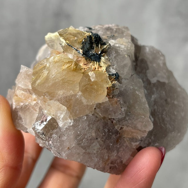ブラジル・バイーア州ノーヴォ・オリゾンテ産【ルチルクォーツ（金針水晶）】 鉱物 天然石 パワーストーン