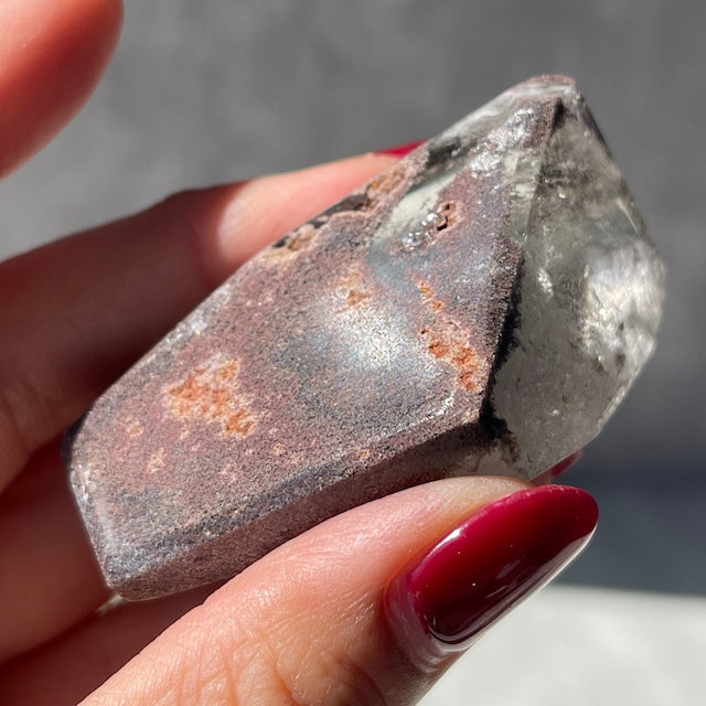 《虹あり》ブラジル・ミナスジェライス州ゼッカデソーザ産【ガーデンクォーツ（庭園水晶）】フリーフォーム  鉱物 天然石 パワーストーン