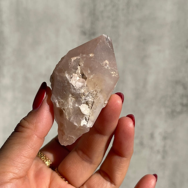 ブラジル・バイーア州ジャコビナ産【ピンキッシュアメジスト - Pink Amethyst】鉱物 天然石 パワーストーン