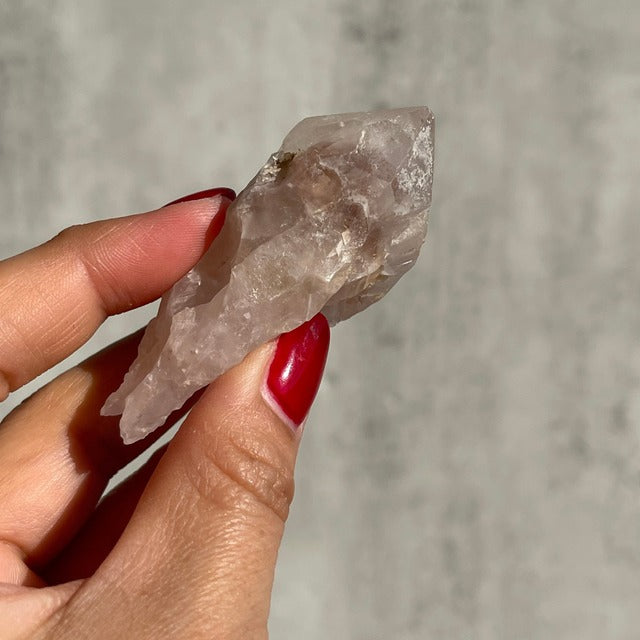 ブラジル・バイーア州ジャコビナ産【ピンキッシュアメジスト - Pink Amethyst】 鉱物 天然石 パワーストーン