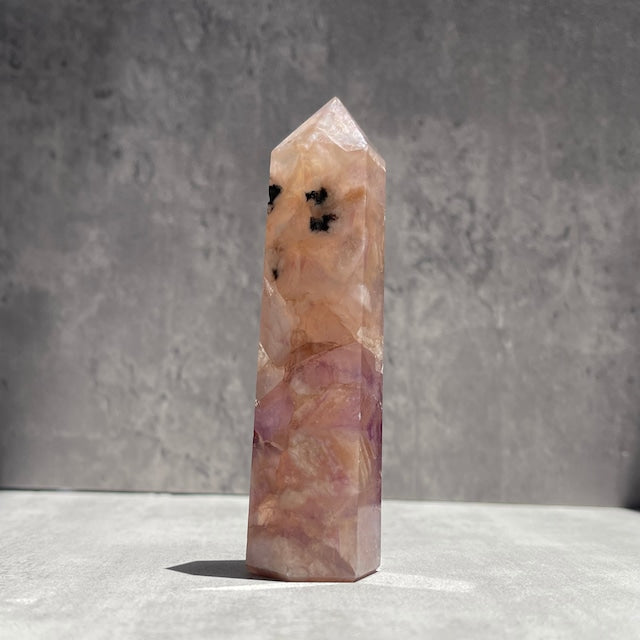 【フローライト タワー（Fluorite）】自立する 鉱物 天然石 パワーストーン