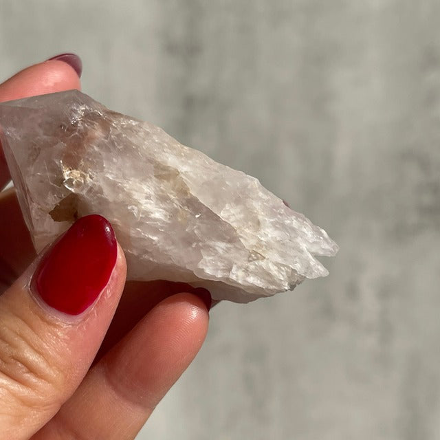 ブラジル・バイーア州ジャコビナ産【ピンキッシュアメジスト - Pink Amethyst】 鉱物 天然石 パワーストーン