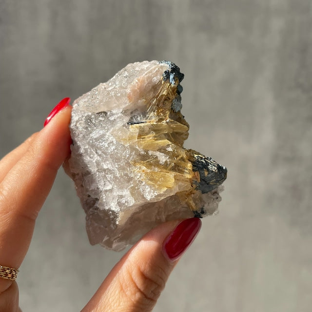 ブラジル・バイーア州ノーヴォ・オリゾンテ産【ルチルクォーツ（金針水晶）】 鉱物 天然石 パワーストーン