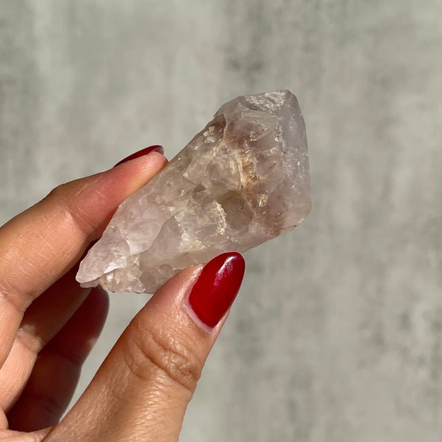 ブラジル・バイーア州ジャコビナ産【ピンキッシュアメジスト - Pink Amethyst】 鉱物 天然石 パワーストーン