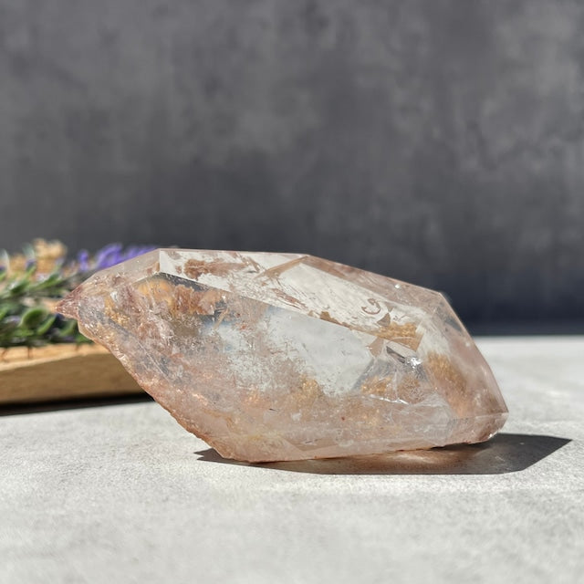 《虹あり》ブラジル・ミナスジェライス州ゼッカデソーザ産【ガーデンクォーツ（庭園水晶）】フリーフォーム  鉱物 天然石 パワーストーン