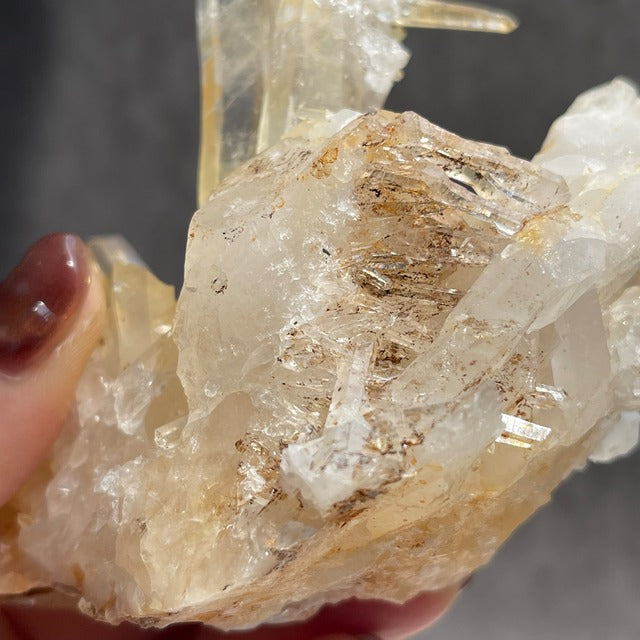 ネパール・ダーディン産 ゴールデンヒーラークォーツ クラスター｜ヒマラヤ水晶｜イリデッセンスあり