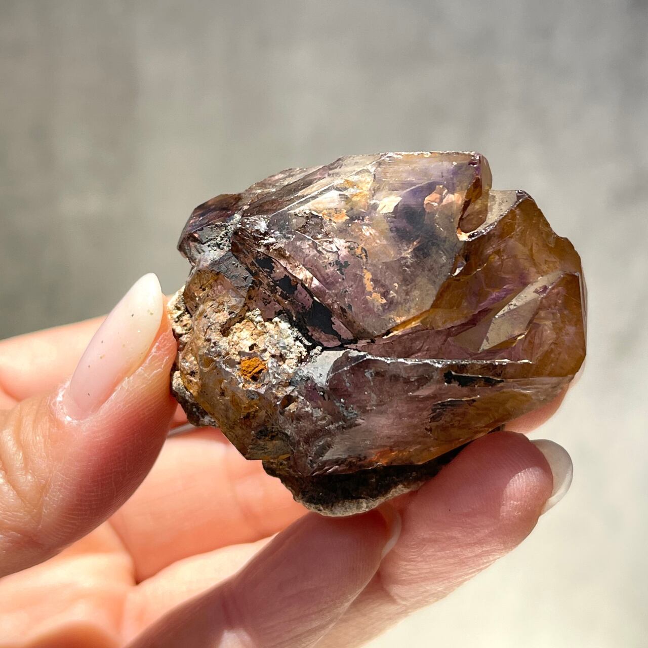ジンバブエ産【シャンガーンアメジスト】母岩付き スケルタル（骸晶水晶）虹あり｜ファントム 鉱物 天然石 パワーストーン