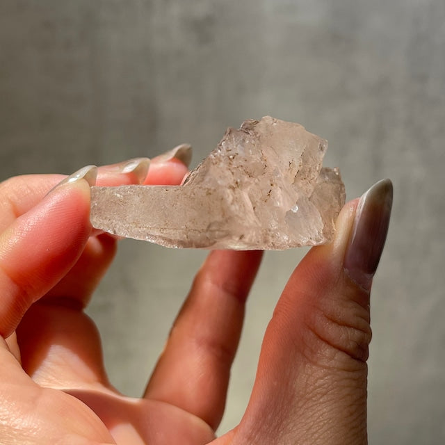 ジンバブエ産【スケルタルクォーツ】フェンスタークォーツ（窓水晶）鉱物 天然石 パワーストーン