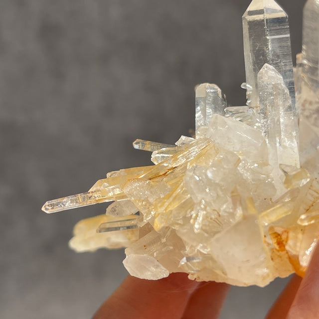 ネパール・ダーディン産 ゴールデンヒーラークォーツ クラスター｜ヒマラヤ水晶