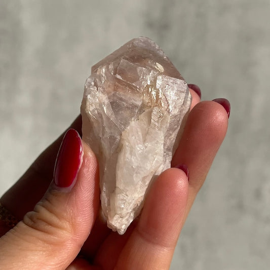 ブラジル・バイーア州ジャコビナ産【ピンキッシュアメジスト - Pink Amethyst】 鉱物 天然石 パワーストーン