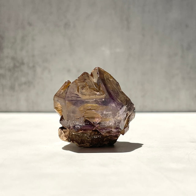 ジンバブエ産【シャンガーンアメジスト】母岩付き スケルタル（骸晶水晶）虹あり｜ファントム 鉱物 天然石 パワーストーン