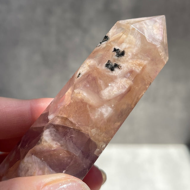 【フローライト タワー（Fluorite）】自立する 鉱物 天然石 パワーストーン