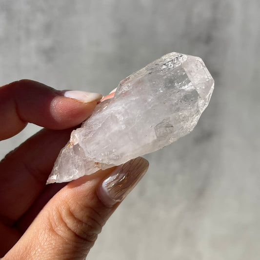 ナミビア産【クリアクォーツ（水晶）タビー】虹あり｜鉱物 天然石 パワーストーン