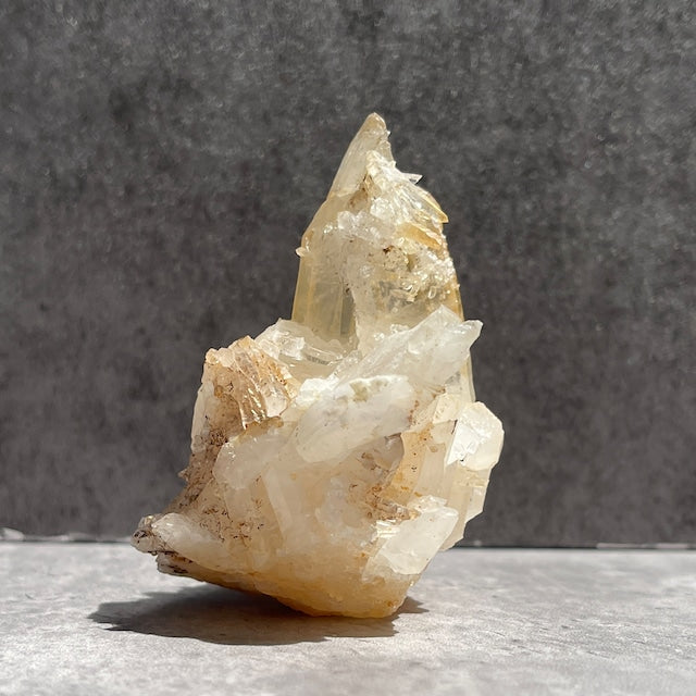 ネパール・ダーディン産 ゴールデンヒーラークォーツ クラスター｜ヒマラヤ水晶｜イリデッセンスあり
