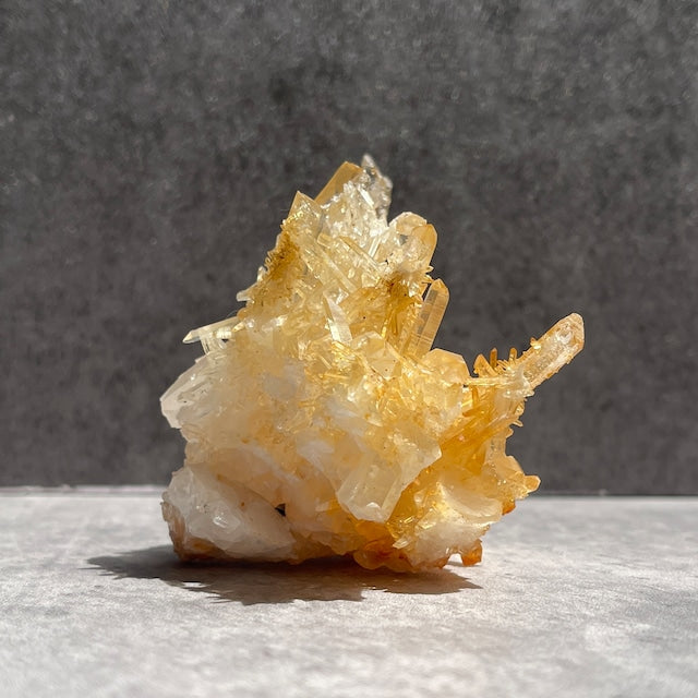 ネパール・ダーディン産 ゴールデンヒーラークォーツ クラスター｜ヒマラヤ水晶｜イリデッセンス強