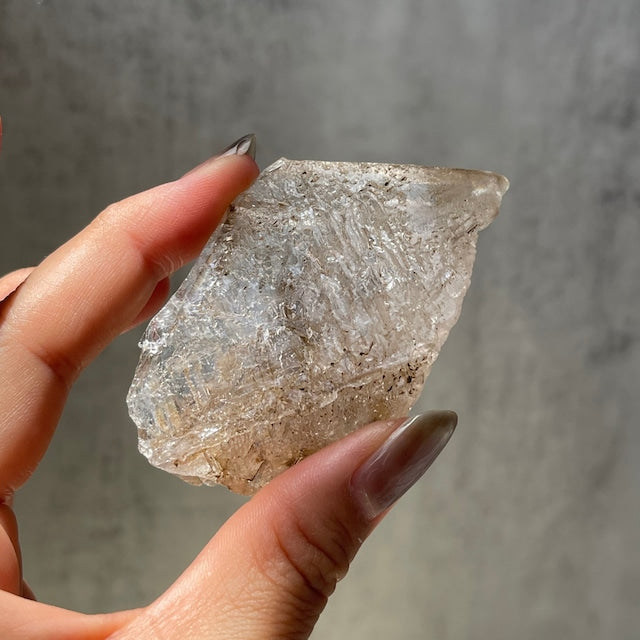 ジンバブエ産【スケルタルクォーツ】フェンスタークォーツ（窓水晶）鉱物 天然石 パワーストーン