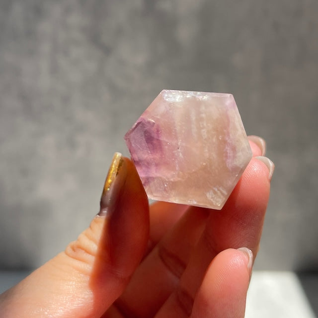 【フローライト タワー（Fluorite）】自立する 鉱物 天然石 パワーストーン