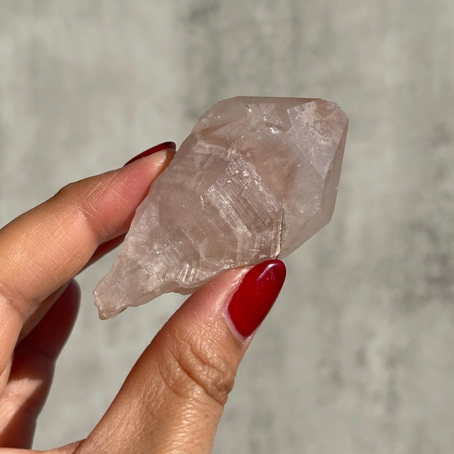 ブラジル・バイーア州ジャコビナ産【ピンキッシュアメジスト - Pink Amethyst】鉱物 天然石 パワーストーン