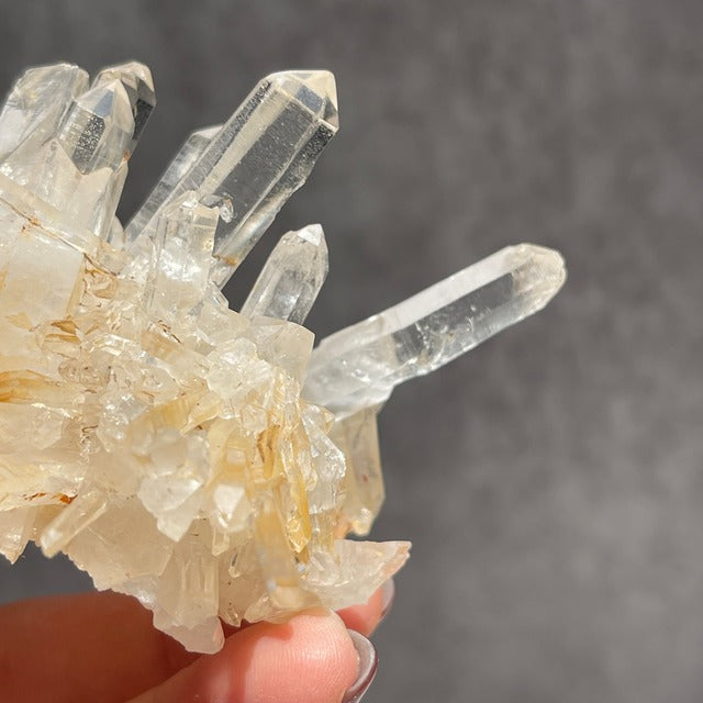 ネパール・ダーディン産 ゴールデンヒーラークォーツ クラスター｜ヒマラヤ水晶
