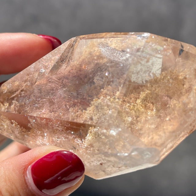 《虹あり》ブラジル・ミナスジェライス州ゼッカデソーザ産【ガーデンクォーツ（庭園水晶）】フリーフォーム  鉱物 天然石 パワーストーン