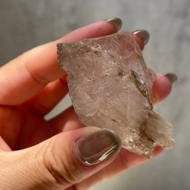 ジンバブエ産【スケルタルクォーツ】フェンスタークォーツ（窓水晶）鉱物 天然石 パワーストーン