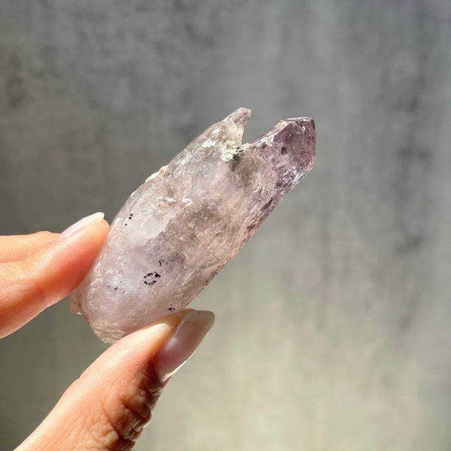 ジンバブエ産【シャンガーンアメジスト】ダブルポイント紫水晶｜虹あり｜ファントム｜鉱物 天然石 パワーストーン