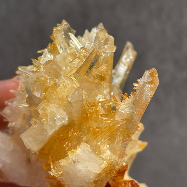 ネパール・ダーディン産 ゴールデンヒーラークォーツ クラスター｜ヒマラヤ水晶｜イリデッセンス強