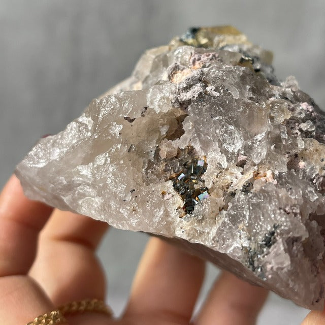 ブラジル・バイーア州ノーヴォ・オリゾンテ産【ルチルクォーツ（金針水晶）】 鉱物 天然石 パワーストーン