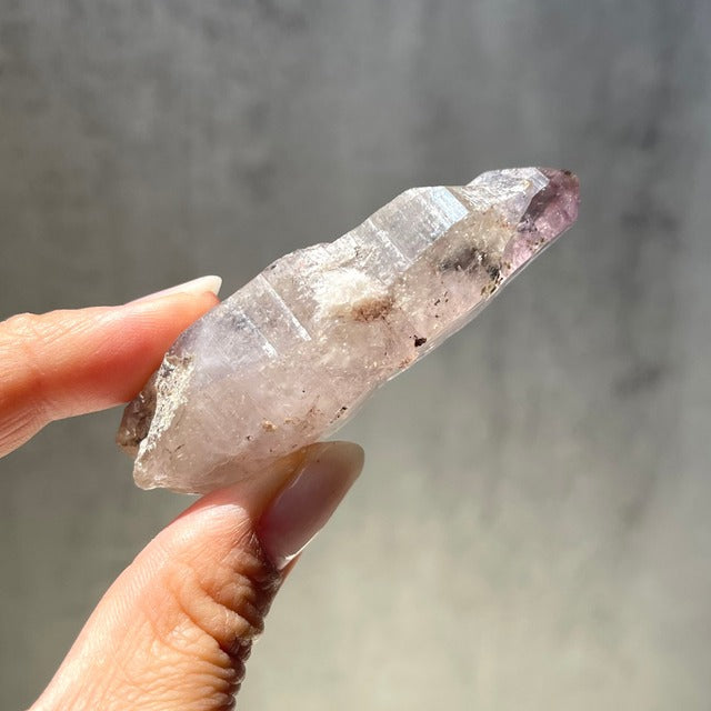 ジンバブエ産【シャンガーンアメジスト】ダブルポイント紫水晶｜虹あり｜ファントム｜鉱物 天然石 パワーストーン