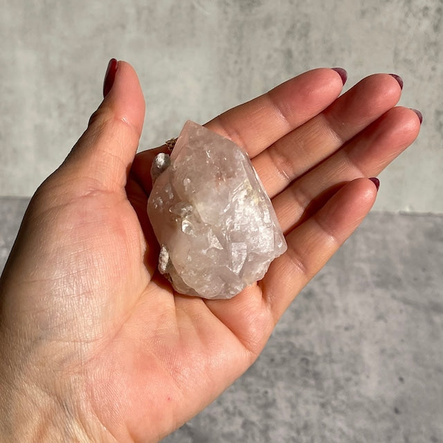 ブラジル・バイーア州ジャコビナ産【ピンキッシュアメジスト - Pink Amethyst】鉱物 天然石 パワーストーン
