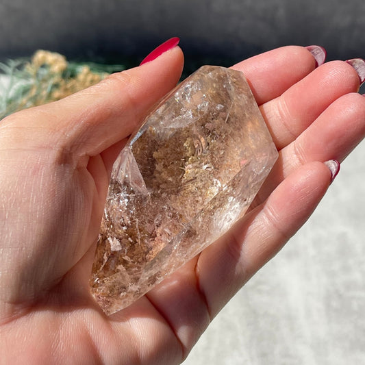 《虹あり》ブラジル・ミナスジェライス州ゼッカデソーザ産【ガーデンクォーツ（庭園水晶）】フリーフォーム  鉱物 天然石 パワーストーン