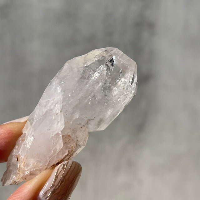 ナミビア産【クリアクォーツ（水晶）タビー】虹あり｜鉱物 天然石 パワーストーン